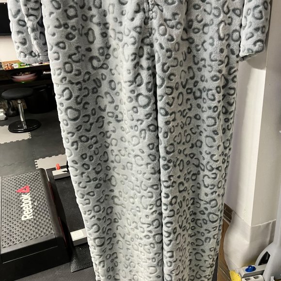 Soft fluffy onesie by Hunkemoller XL - Picture 2 of 8